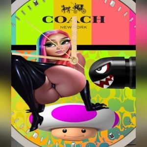 Nicki Coach clock